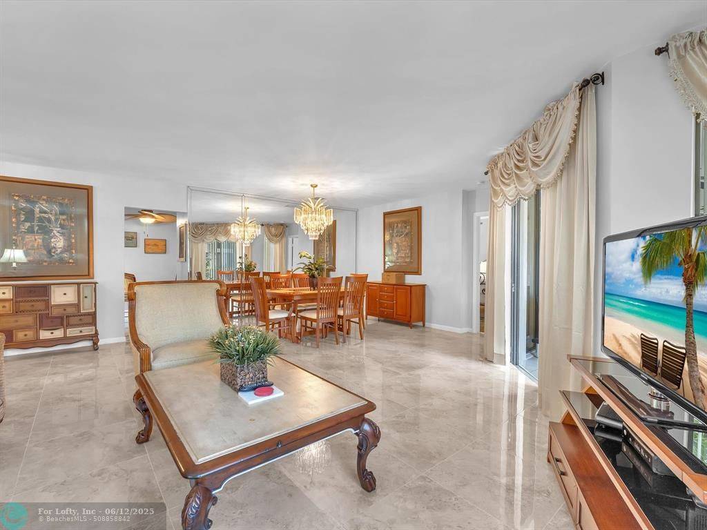 Boynton Beach, FL 33437,5234 Europa Dr  #A
