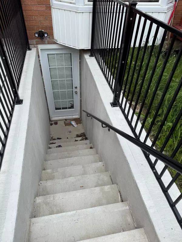 Mississauga, ON L5V 1J8,4377 Violet RD