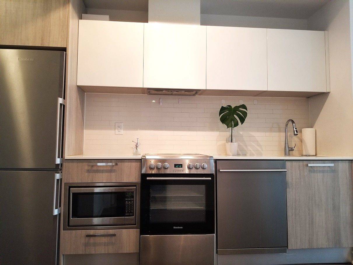 Toronto C08, ON M4Y 1T1,50 Charles ST E #809