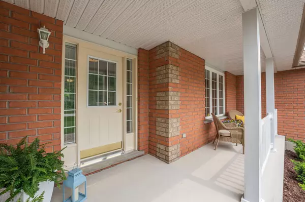 Springwater, ON L0L 2K0,40 O'Neill CIR