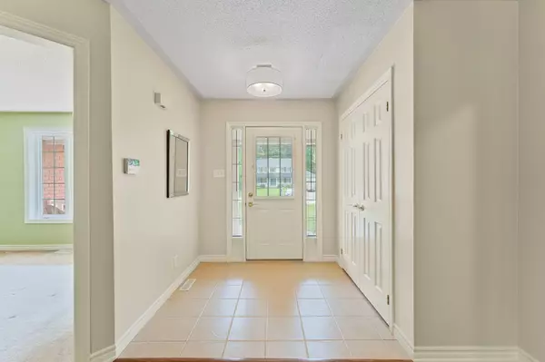 Springwater, ON L0L 2K0,40 O'Neill CIR