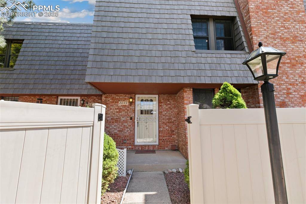 Colorado Springs, CO 80909,2049 Sussex LN