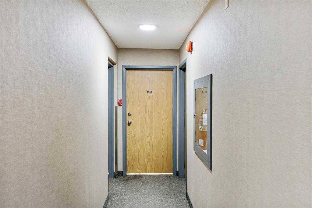 Calgary, AB T3E 1Y5,1900 25A ST SW #107