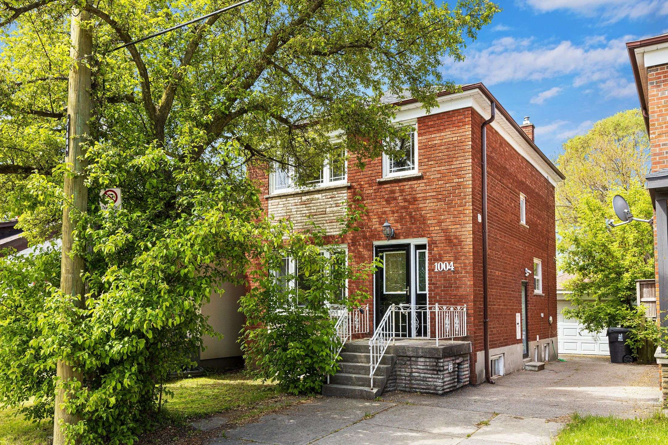 1004 Victoria Park AVE, Toronto E03, ON M4B 2J6