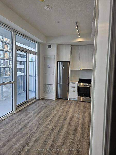 Vaughan, ON L4K 5Z7,195 commerce ST #812