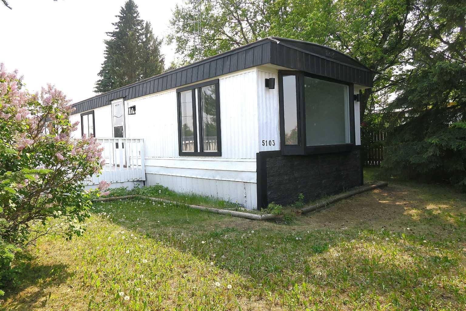 5103 55 AVE, Eckville, AB T0M 0X0