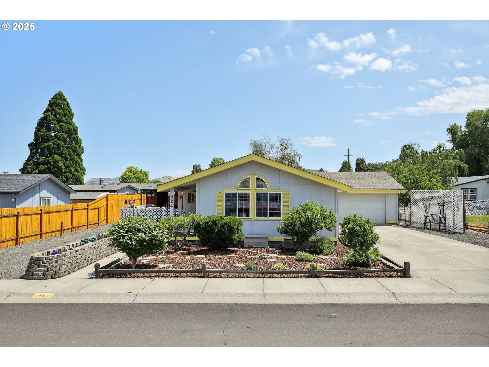 924 HONEY DO ST, The Dalles, OR 97058