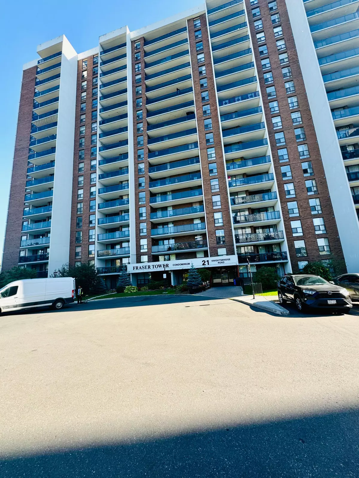 Brampton, ON L6T 3Y1,21 Knightsbridge RD #1205