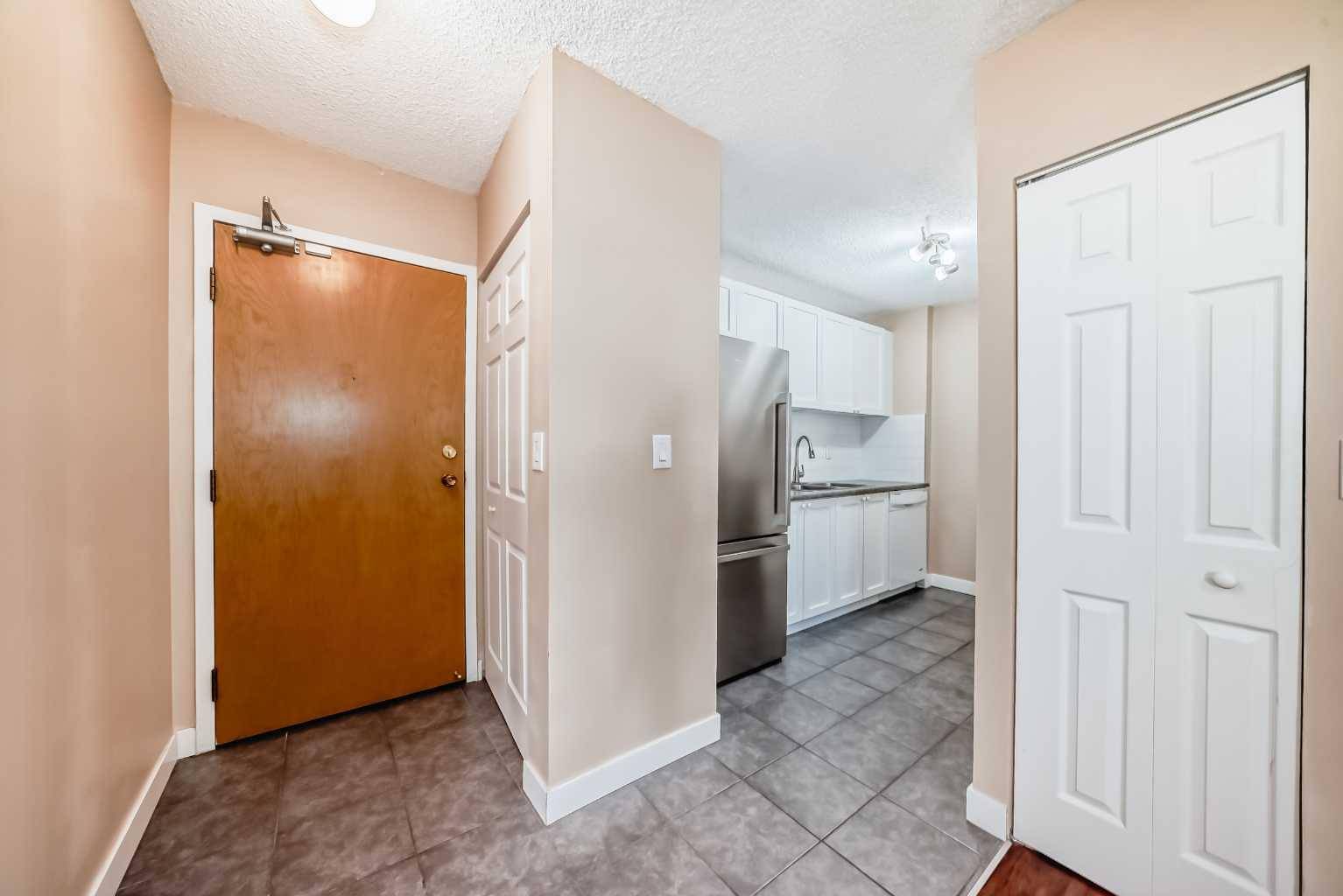 Calgary, AB T3A 2E6,4944 Dalton DR Northwest #202