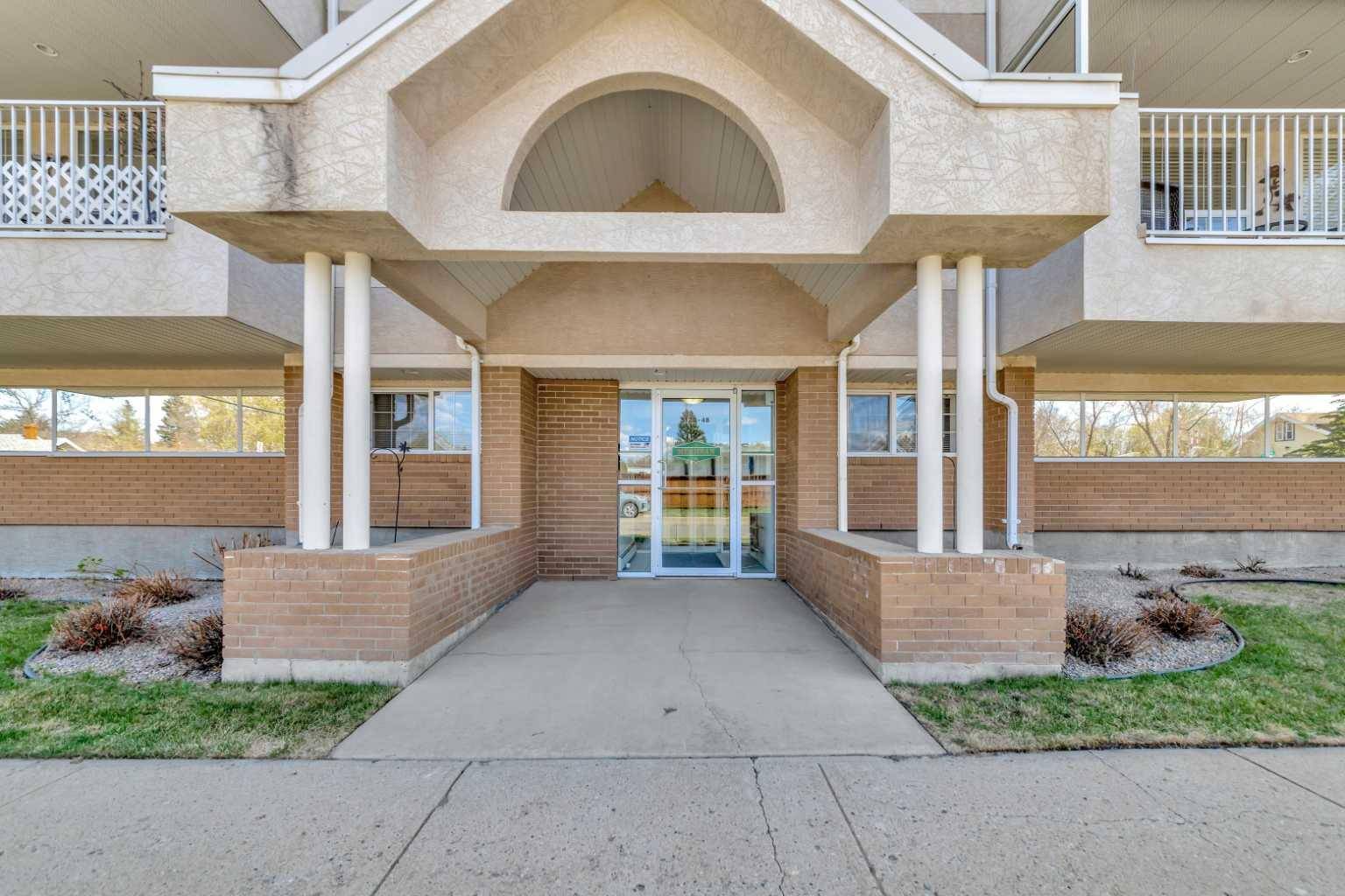 5120 48 ST #302,  Lloydminster,  AB T9V 0J1
