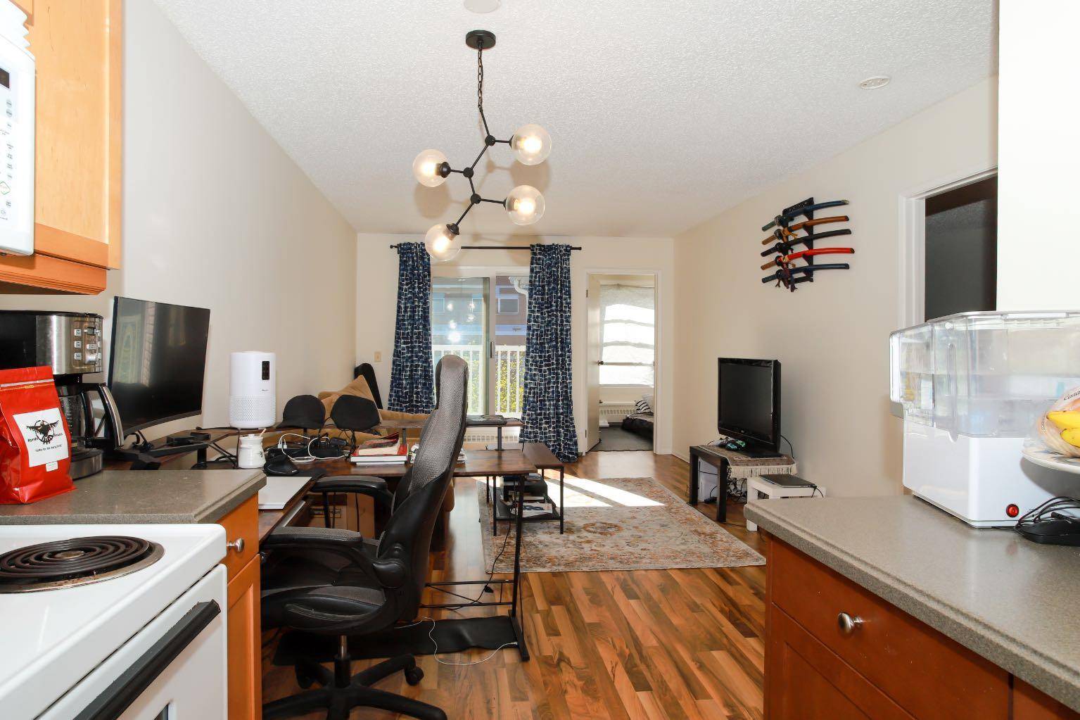 Calgary, AB t2s1p4,2204 1 ST Southwest #401