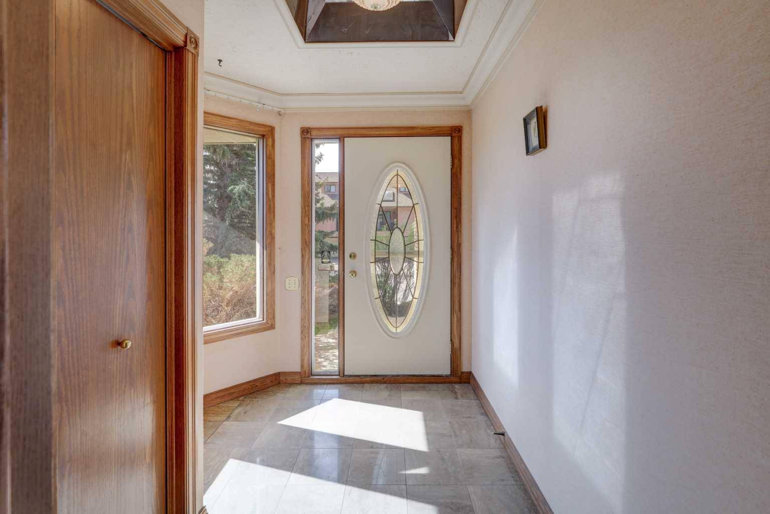 Calgary, AB T3A 2Y4,76 Edgeland RD Northwest