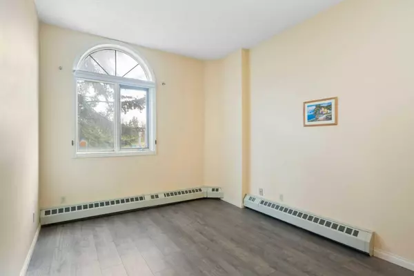 Calgary, AB T2N 4T4,2011 University DR Northwest #103