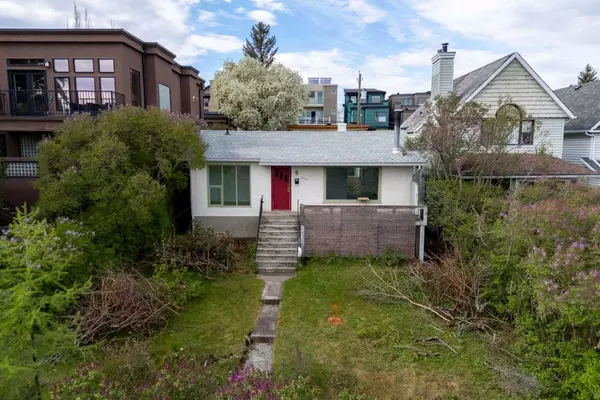 2006 30 AVE Southwest, Calgary, AB T2T 1R2