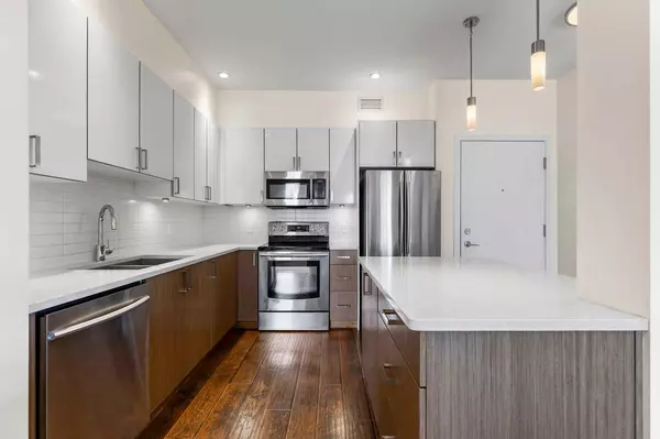 Calgary, AB T3M 1Z7,28 Auburn Bay Link SE #410