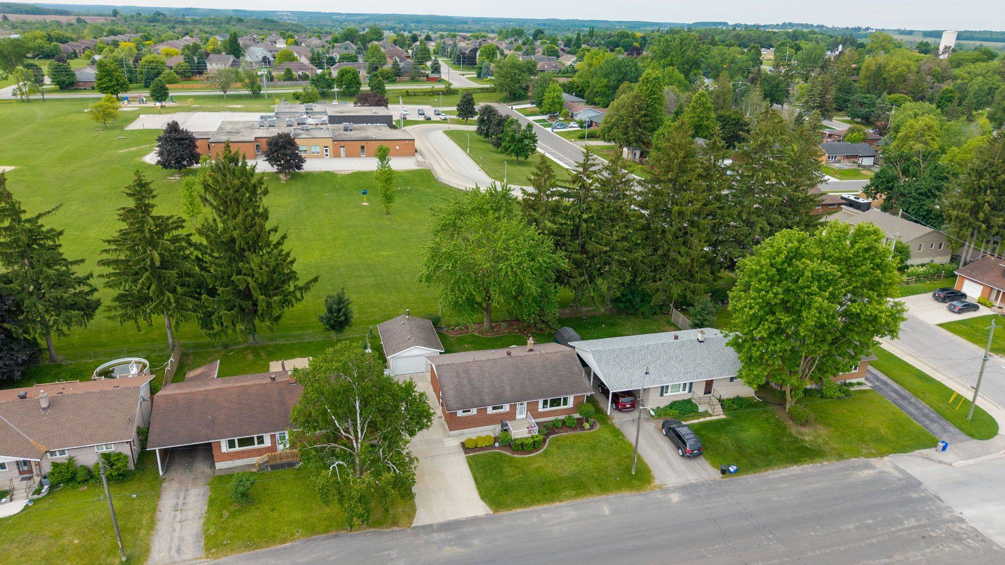 Hanover, ON N4N 3E8,431 4th ST