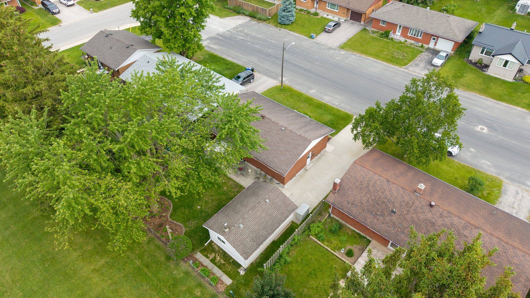 Hanover, ON N4N 3E8,431 4th ST