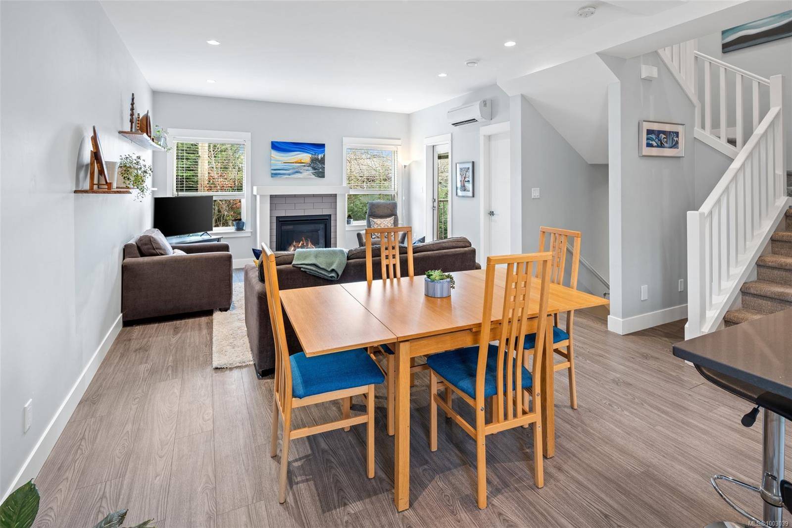 Victoria, BC V8R 4M7,2923 Shelbourne St #4