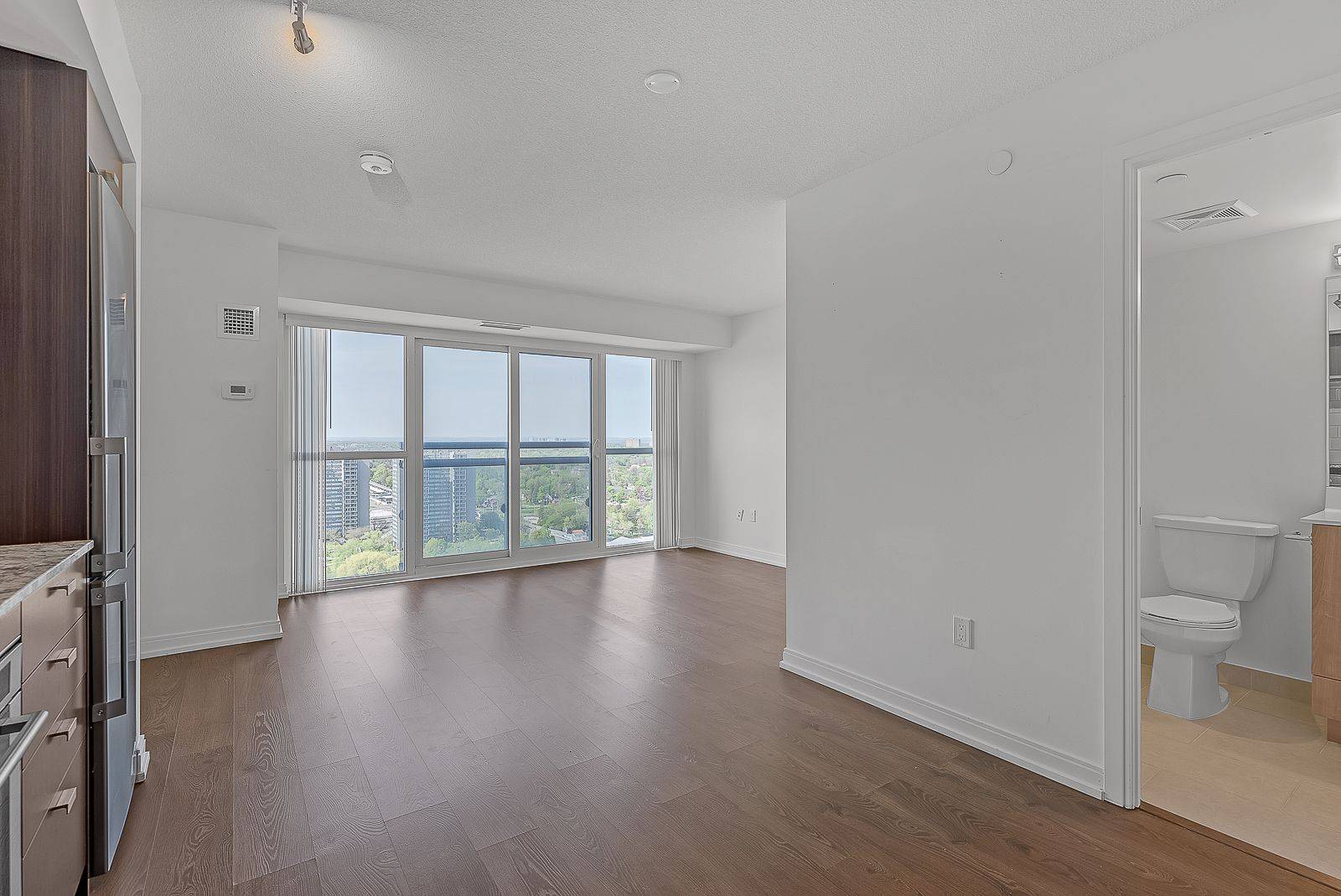 Toronto E07, ON M1S 0L8,275 Village Green SQ #2121