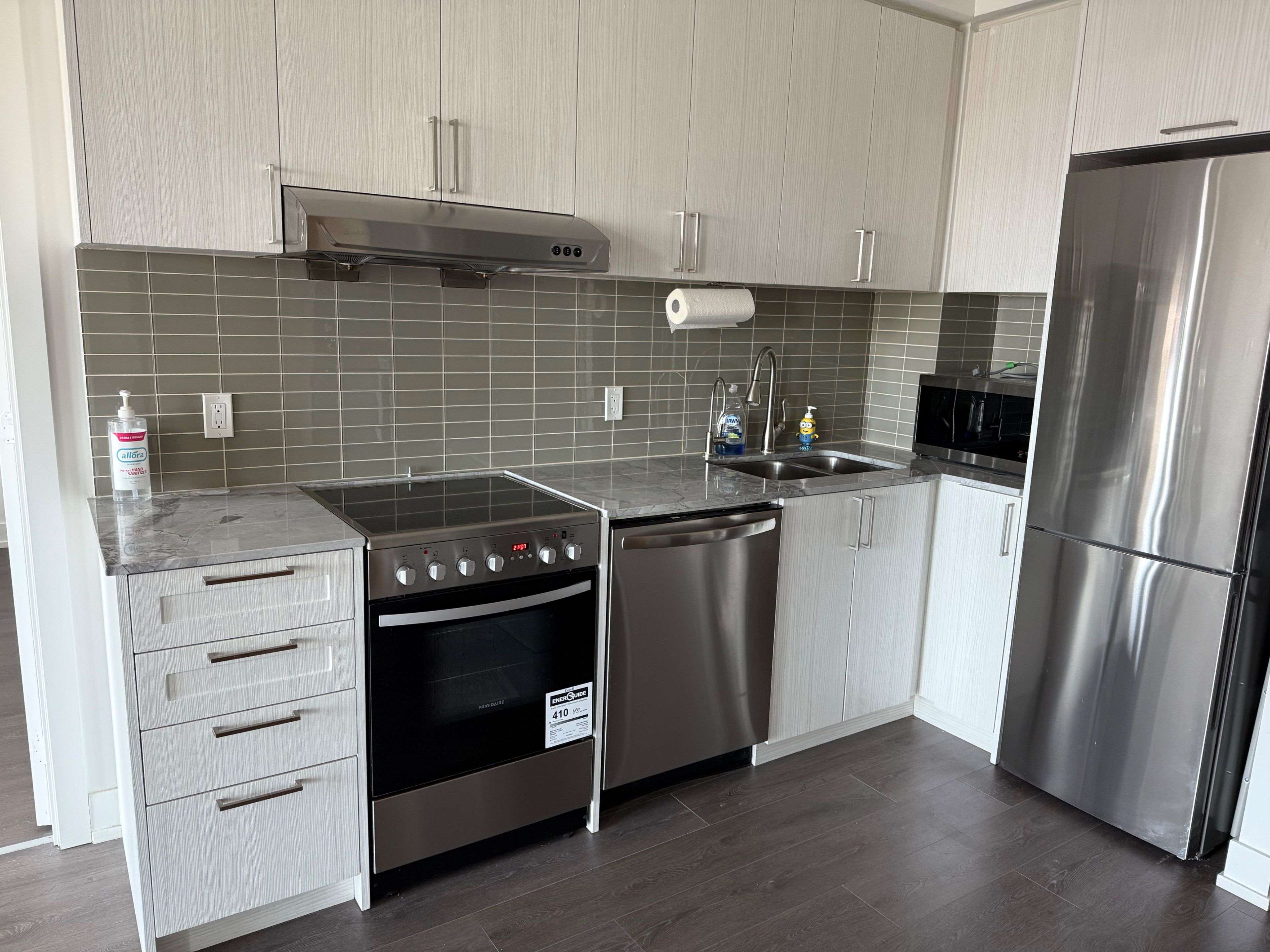 Markham, ON L3R 6J1,278 Buchanan DR E #512E