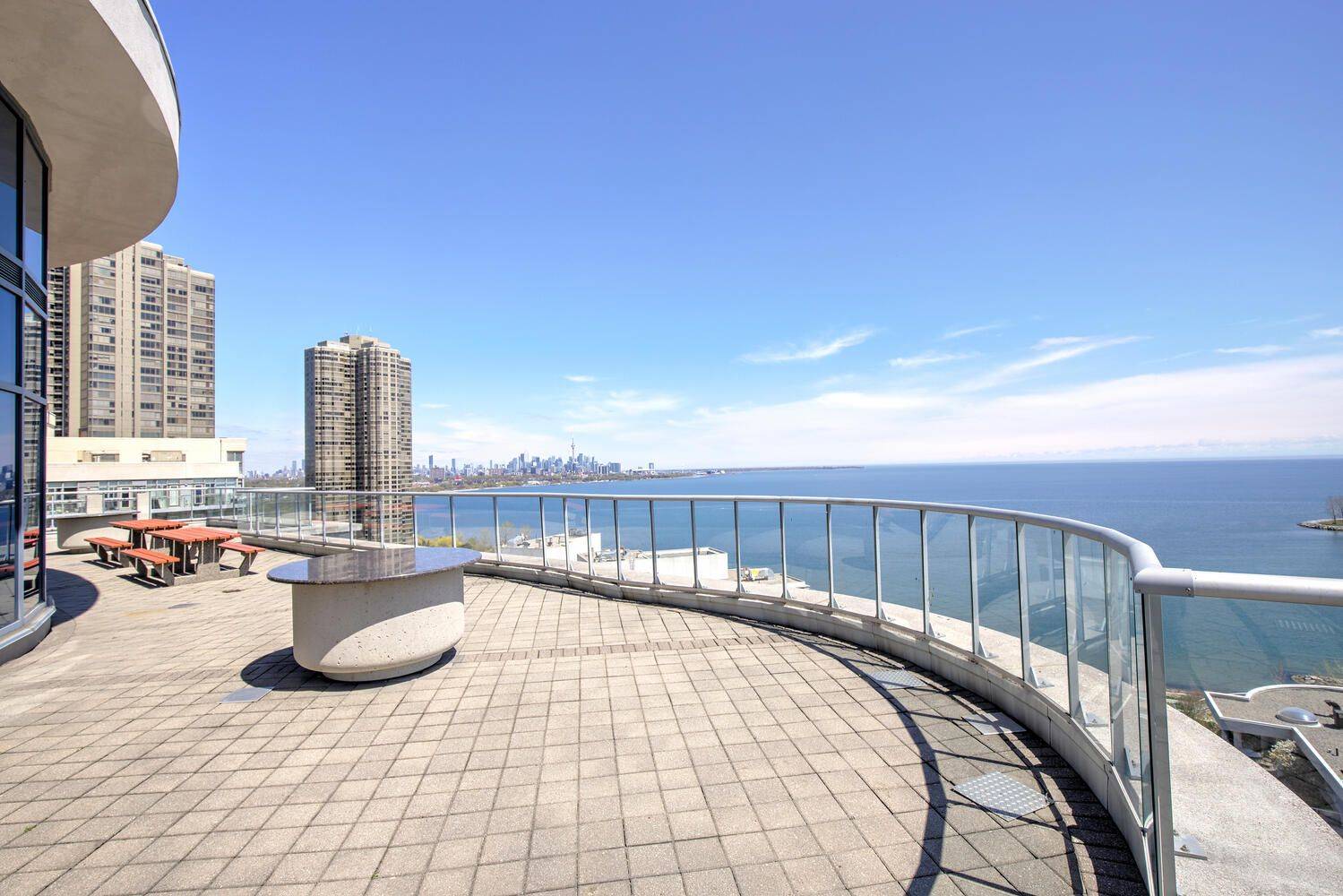 Toronto W06, ON M8V 4G2,2083 Lake Shore BLVD W #909