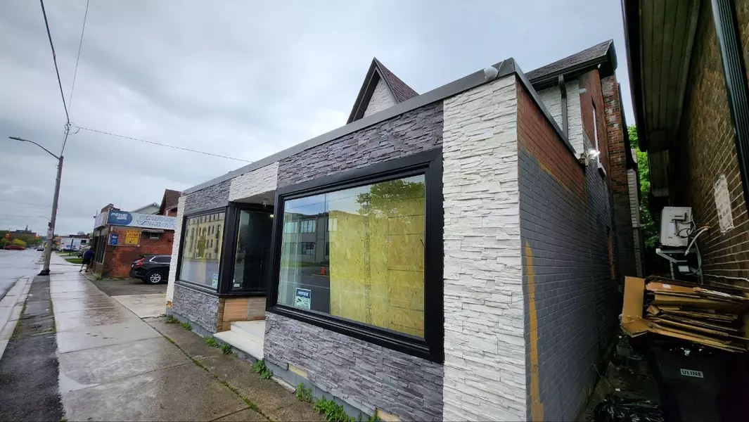 325 Simcoe ST S #C2, Oshawa, ON L1H 4H9