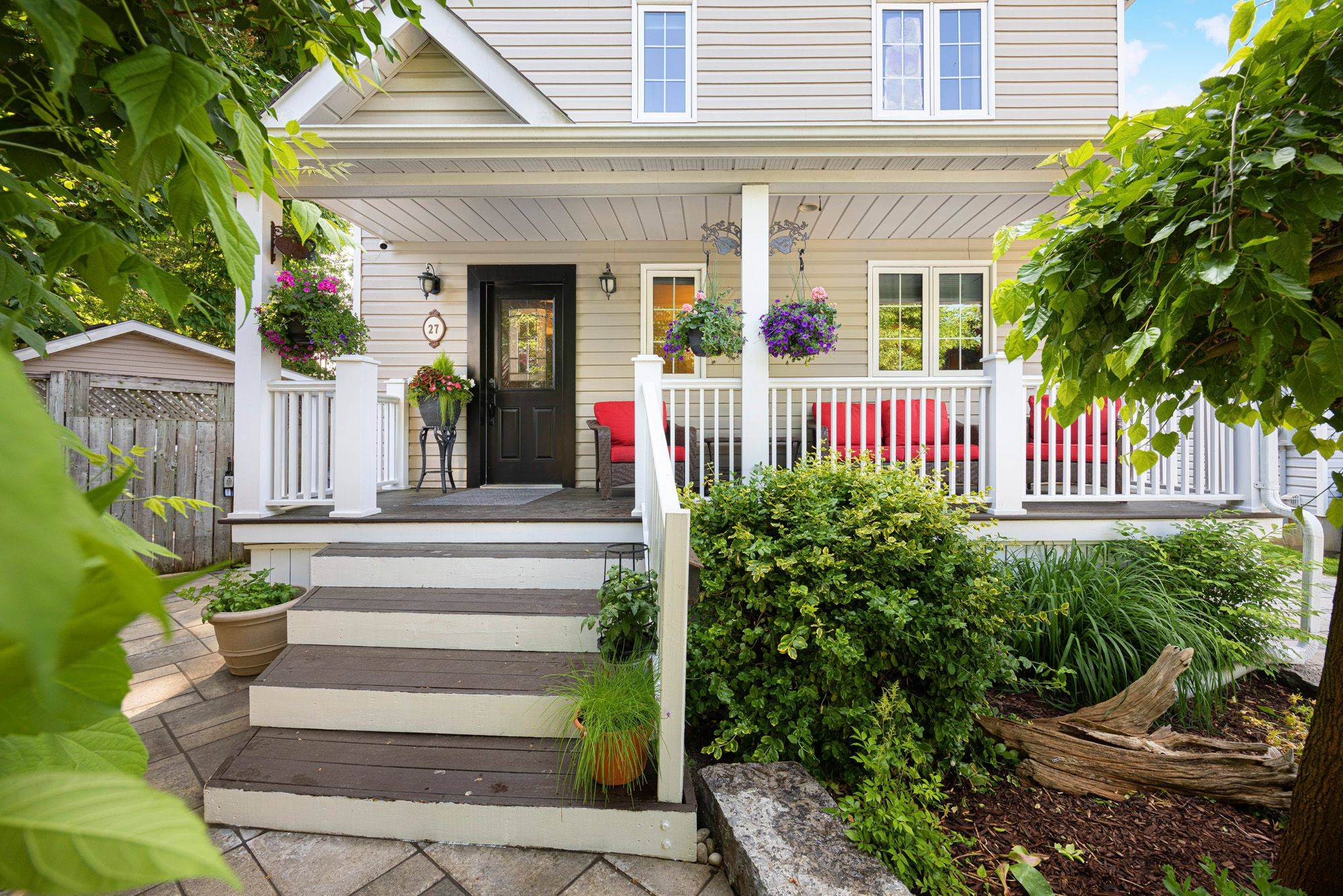 Toronto E03, ON M4B 3K4,27 Merritt RD