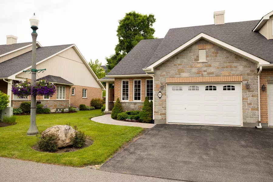 96 Village CRES, Peterborough West, ON K9J 0A9