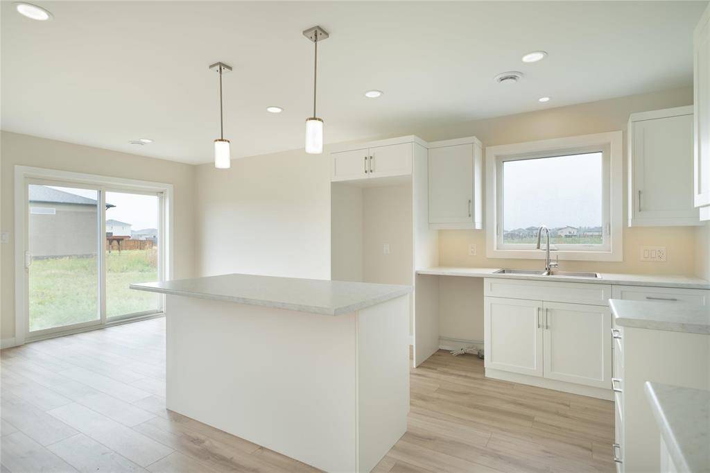 Niverville, MB R0A 0A1,229 Kingshead RD