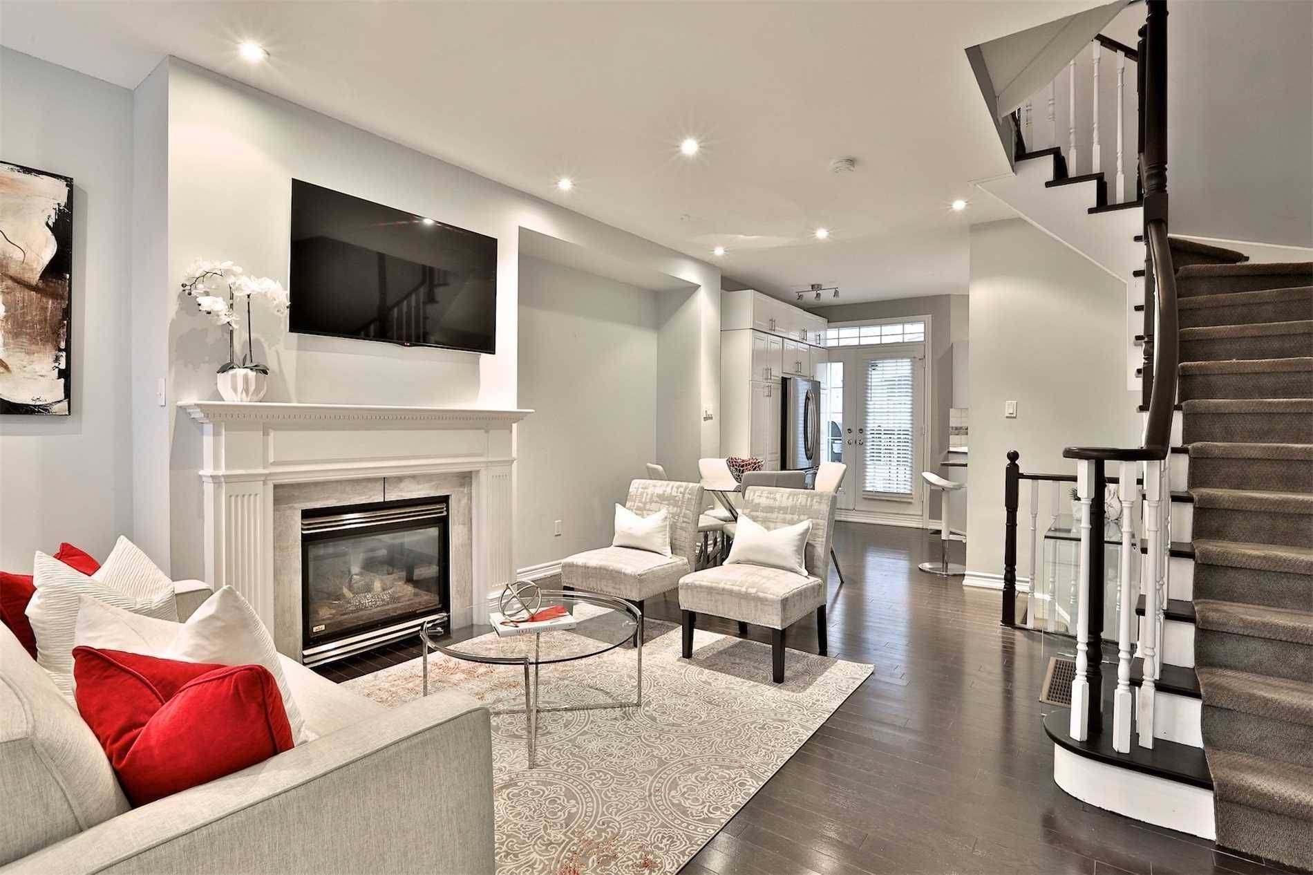 952 Millwood RD, Toronto C11, ON M4G 4H3