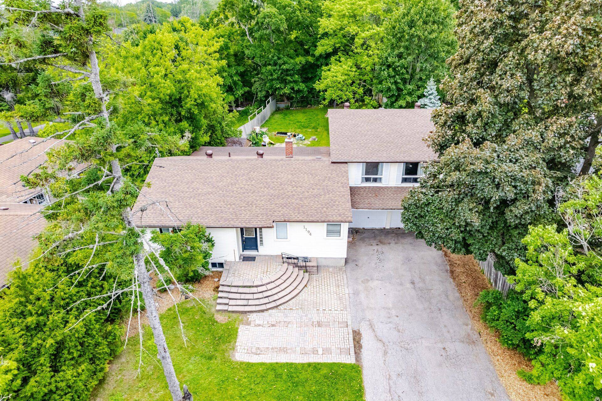 Oshawa, ON L1H 1H9,1194 King ST E