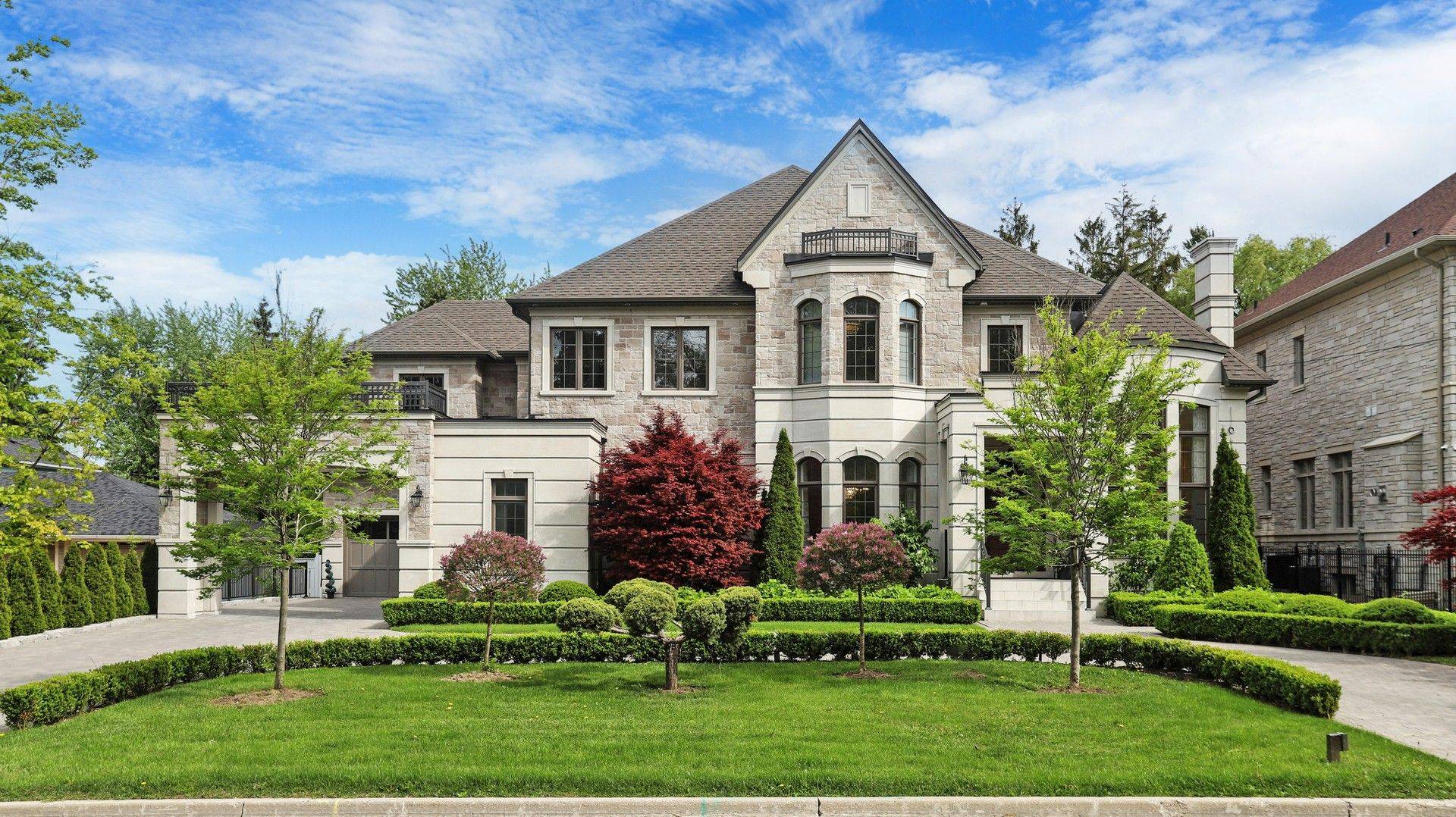18 Denham DR, Richmond Hill, ON L4C 6J1