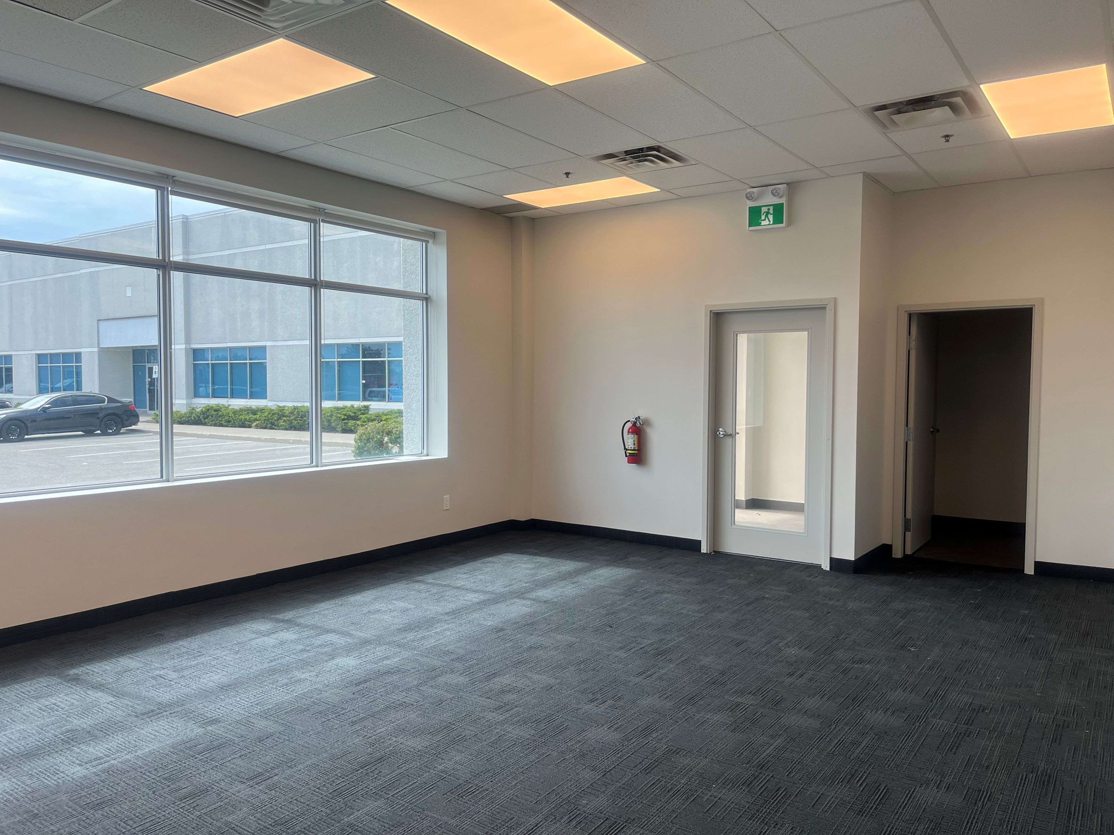 Mississauga, ON L5L 5Y6,3300 Ridgeway DR #3