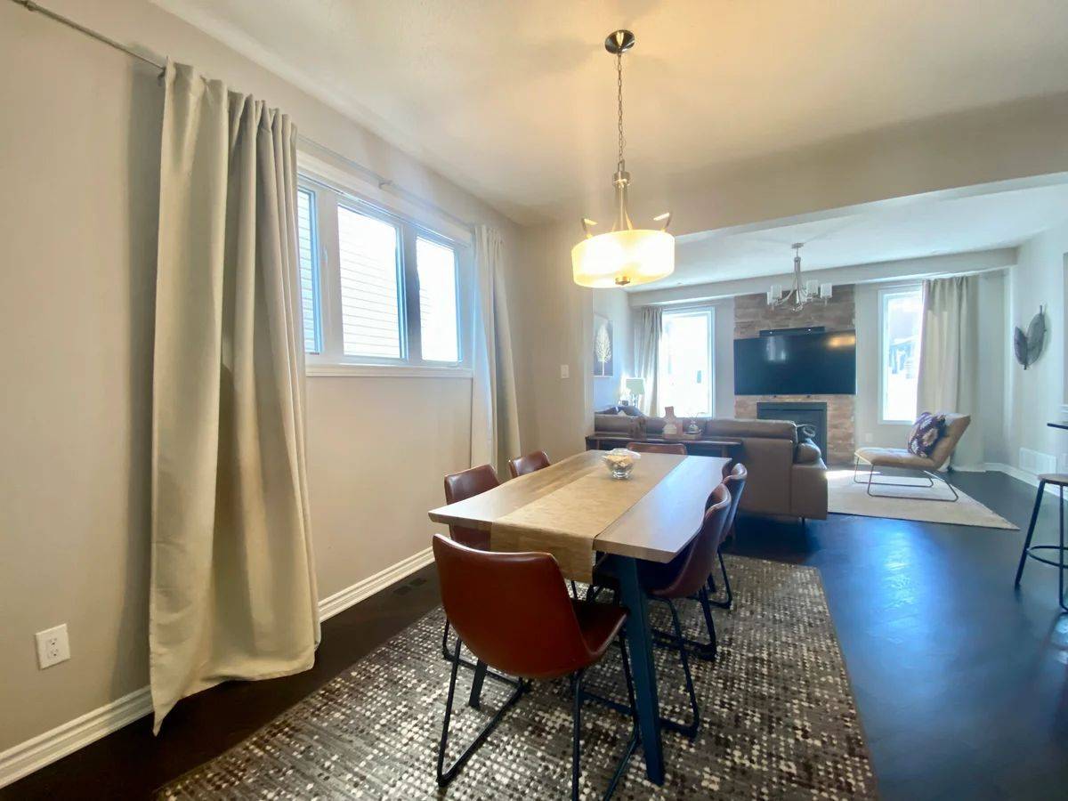 Stittsville - Munster - Richmond, ON K2S 0W9,66 Escallonia CT