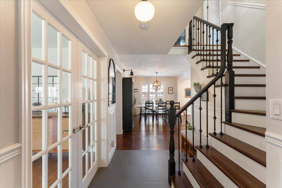 Grimsby, ON L3M 5B4,8 Jeanette AVE