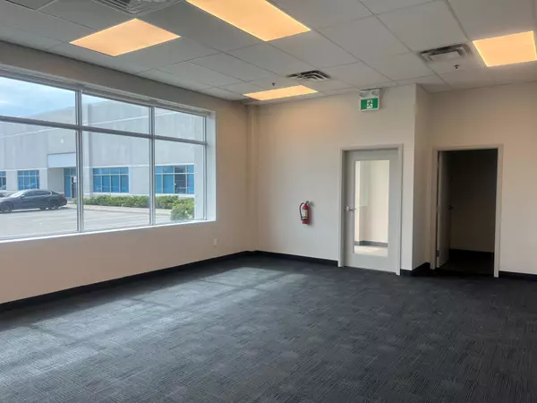 Mississauga, ON L5L 5Y6,3300 Ridgeway DR #3