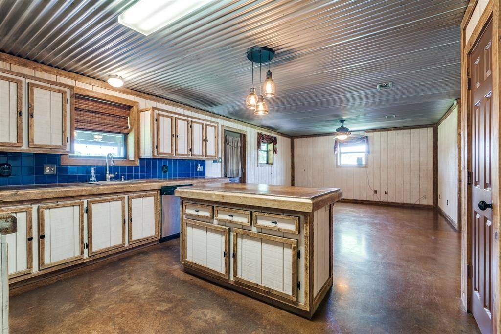 Campbell, TX 75422,6219 County Road 4120