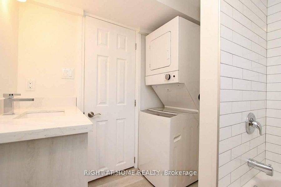 Oshawa, ON L1G 4K4,1053 somerville ST #Lower