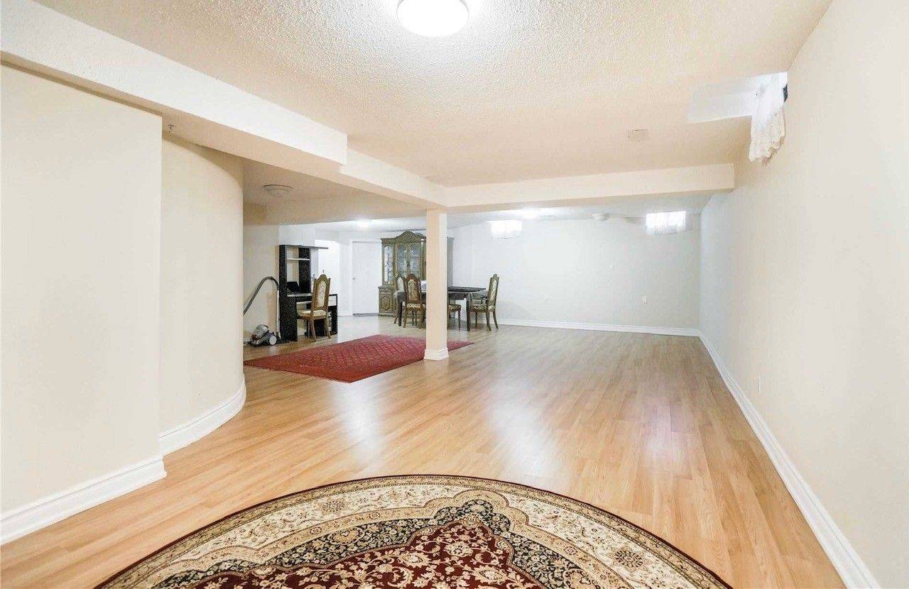 Pickering, ON L1V 5V2,1804 Forestview DR E