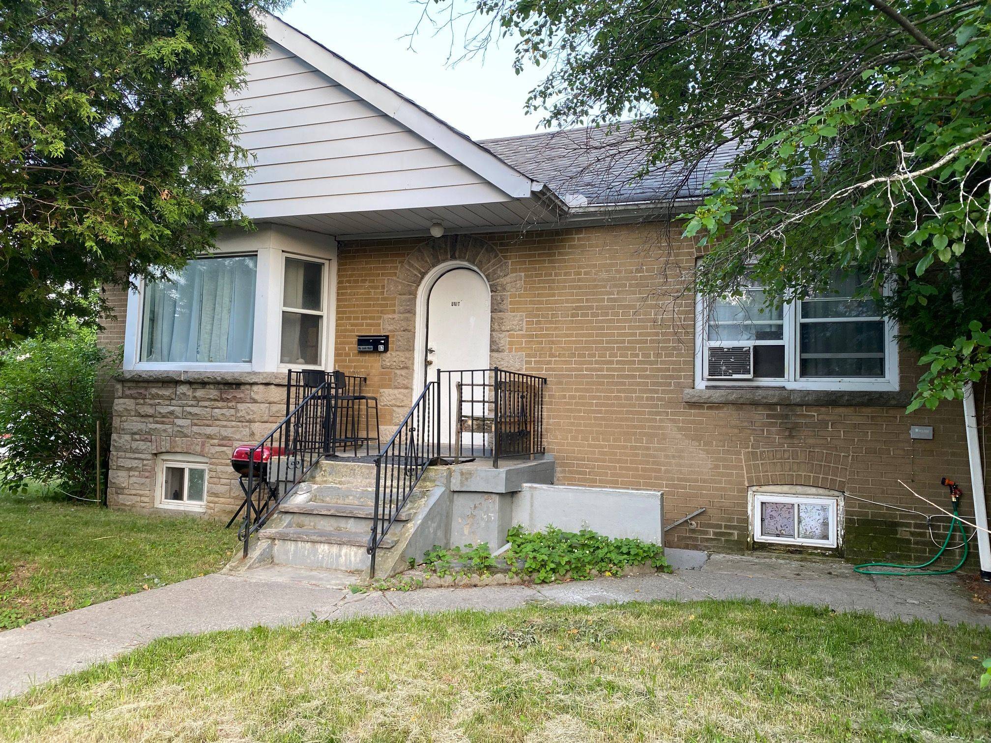 82 Meighen AVE, Toronto E03, ON M4B 2H5