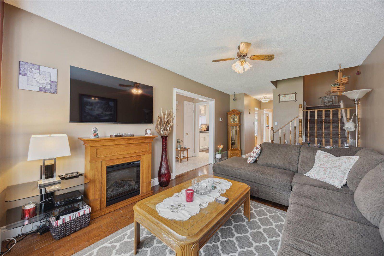 Whitby, ON L1N 1Y8,947 Harding ST