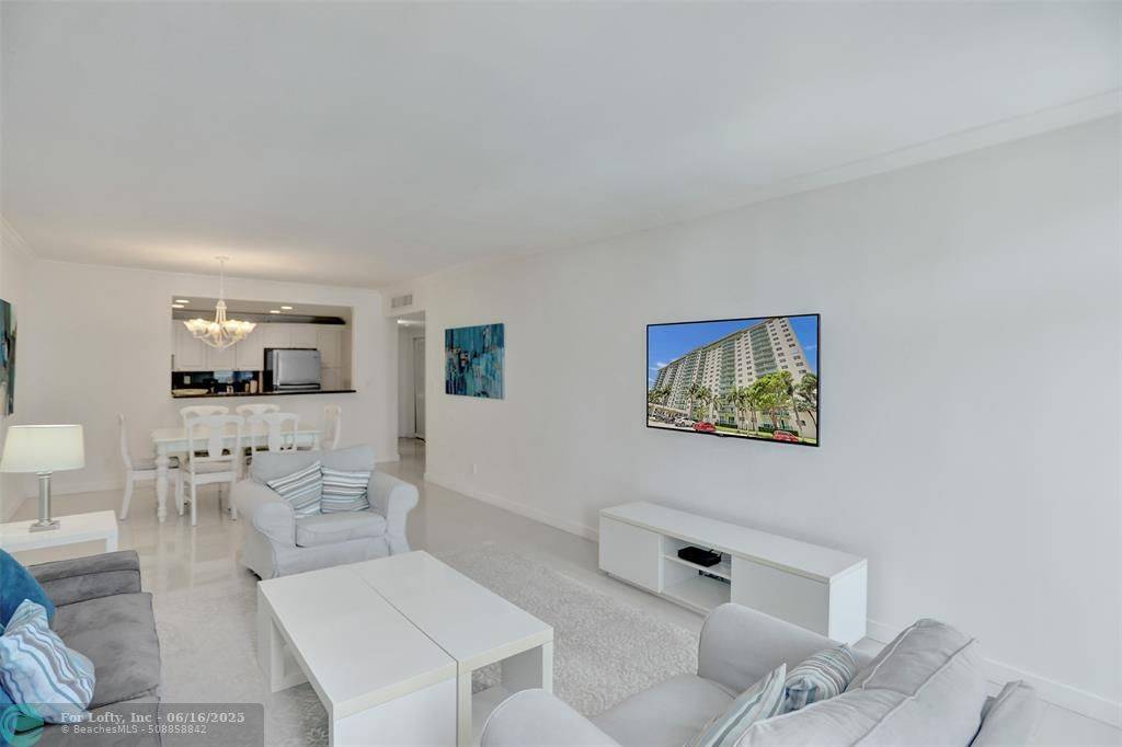 Sunny Isles Beach, FL 33160,19390 Collins Ave  #1114