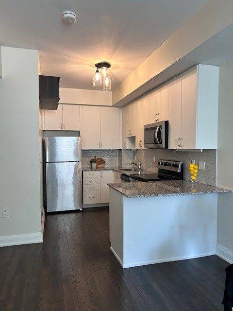 Vaughan, ON L4L 1L9,32 Coles AVE #F1101