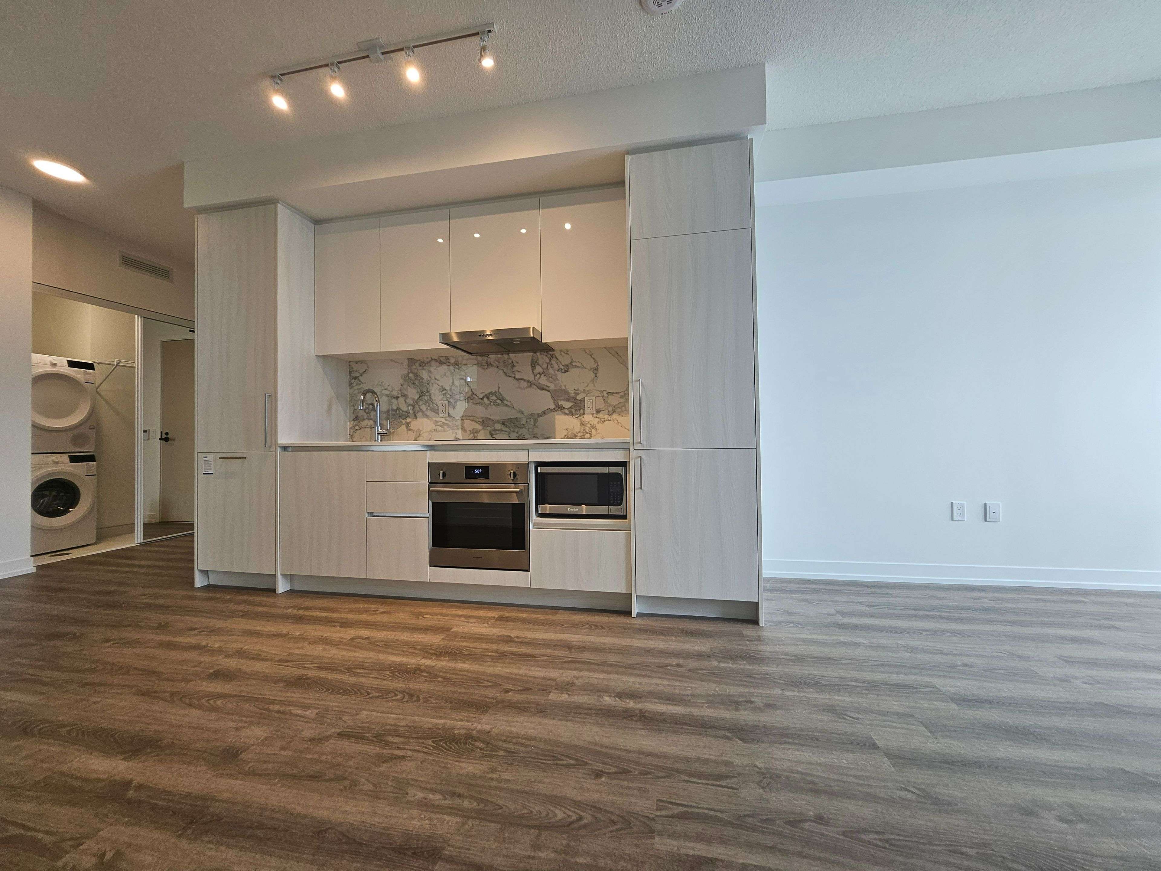 195 Commerce ST #4906, Vaughan, ON L4K 0P9