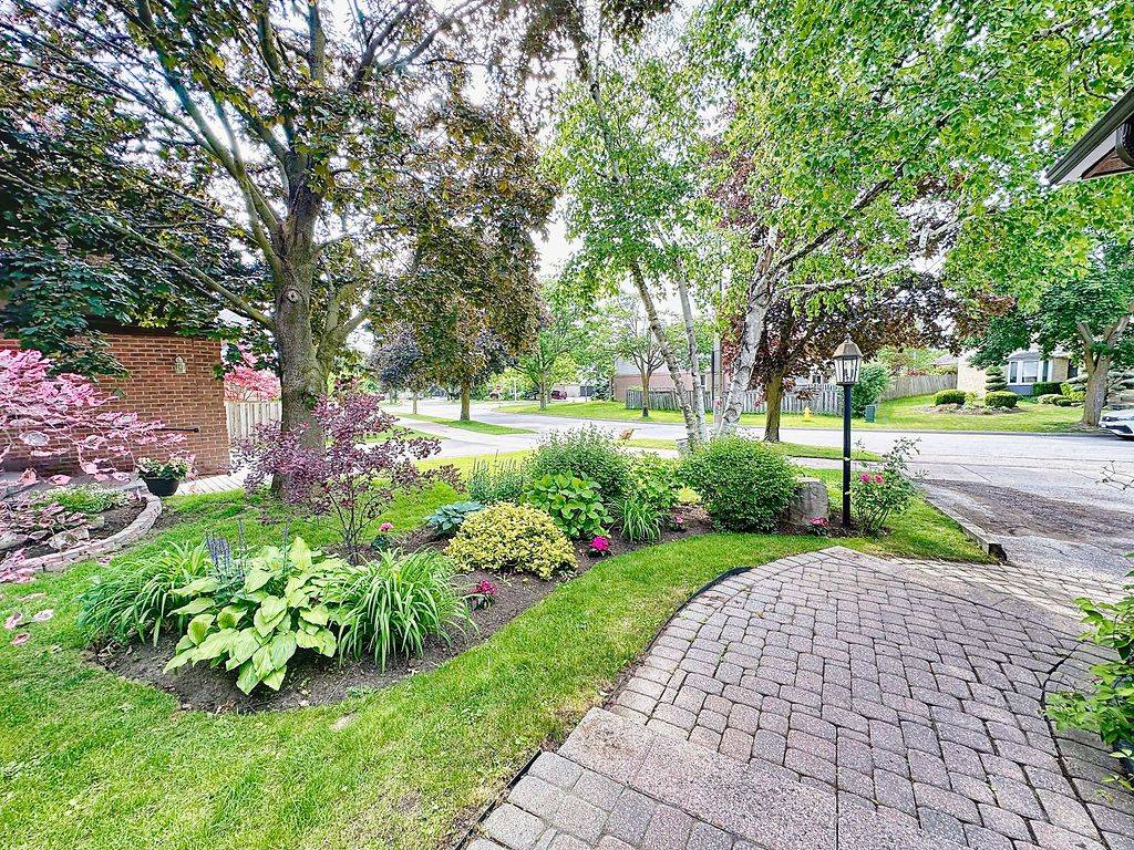Vaughan, ON L4J 2N7,17 Colvin CRES