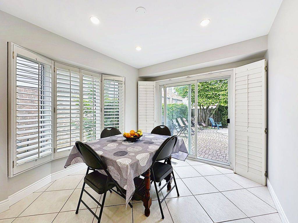 Vaughan, ON L4J 2N7,17 Colvin CRES
