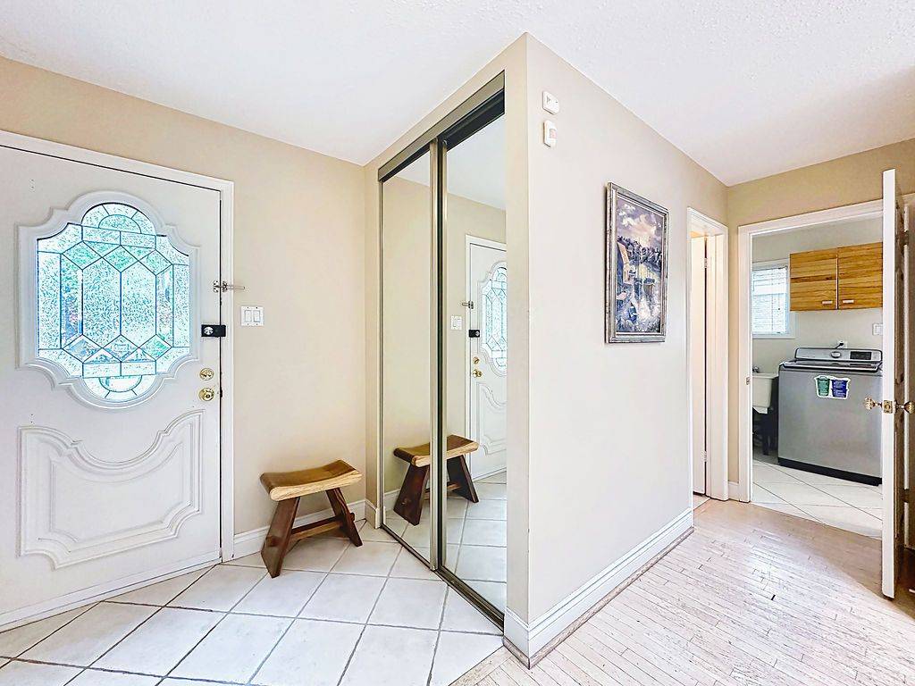 Vaughan, ON L4J 2N7,17 Colvin CRES
