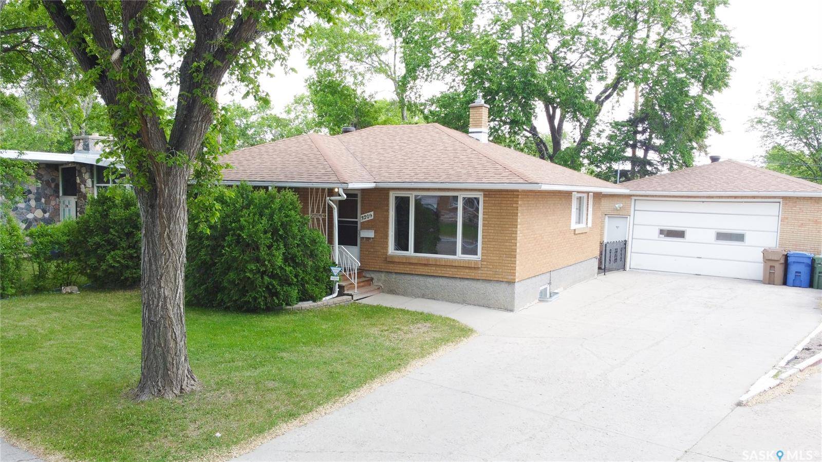 3209 PATRICIA AVENUE, Regina, SK S4R 3V8