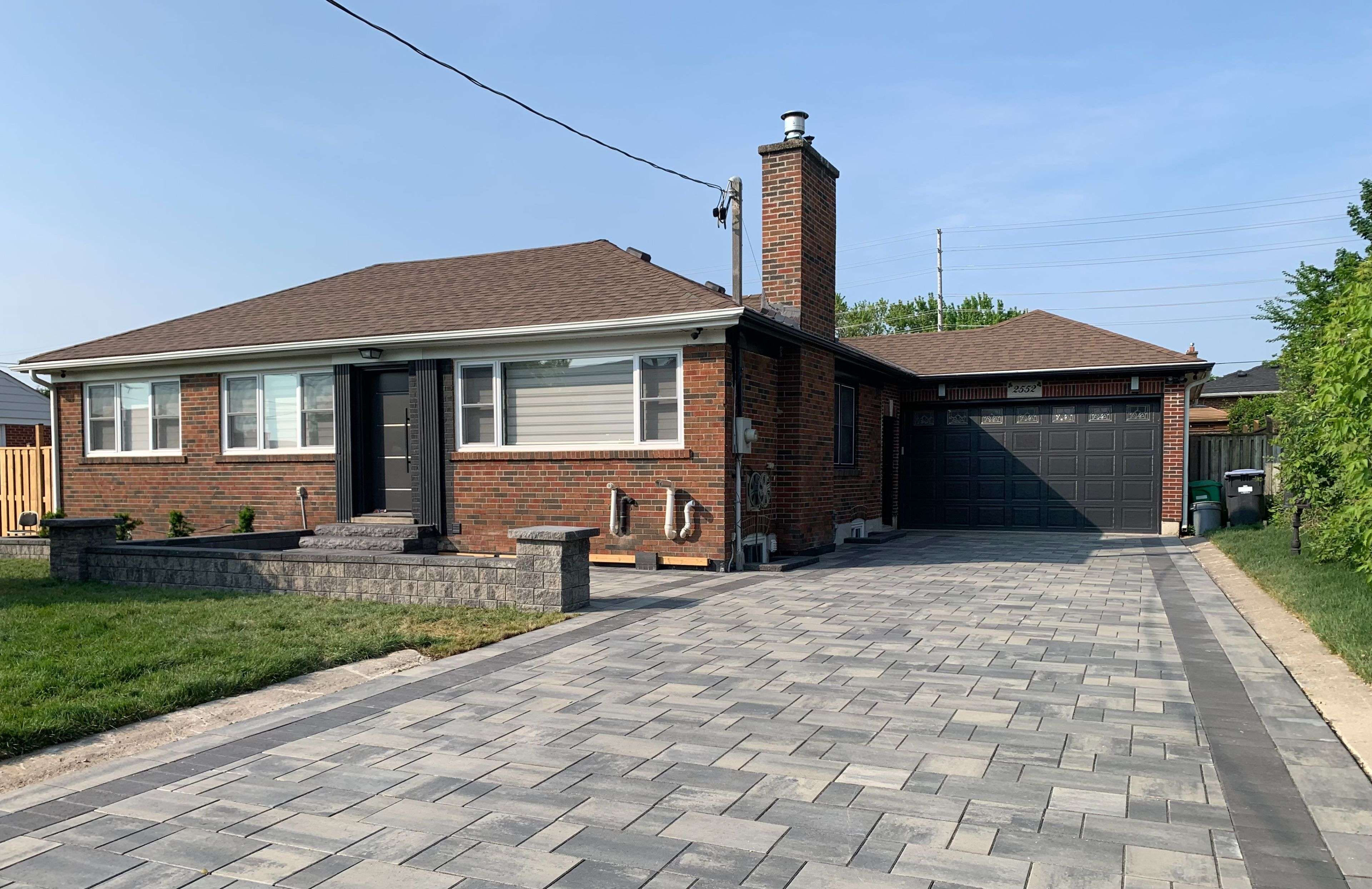 2552 Whaley DR #Main, Mississauga, ON L5B 1X2