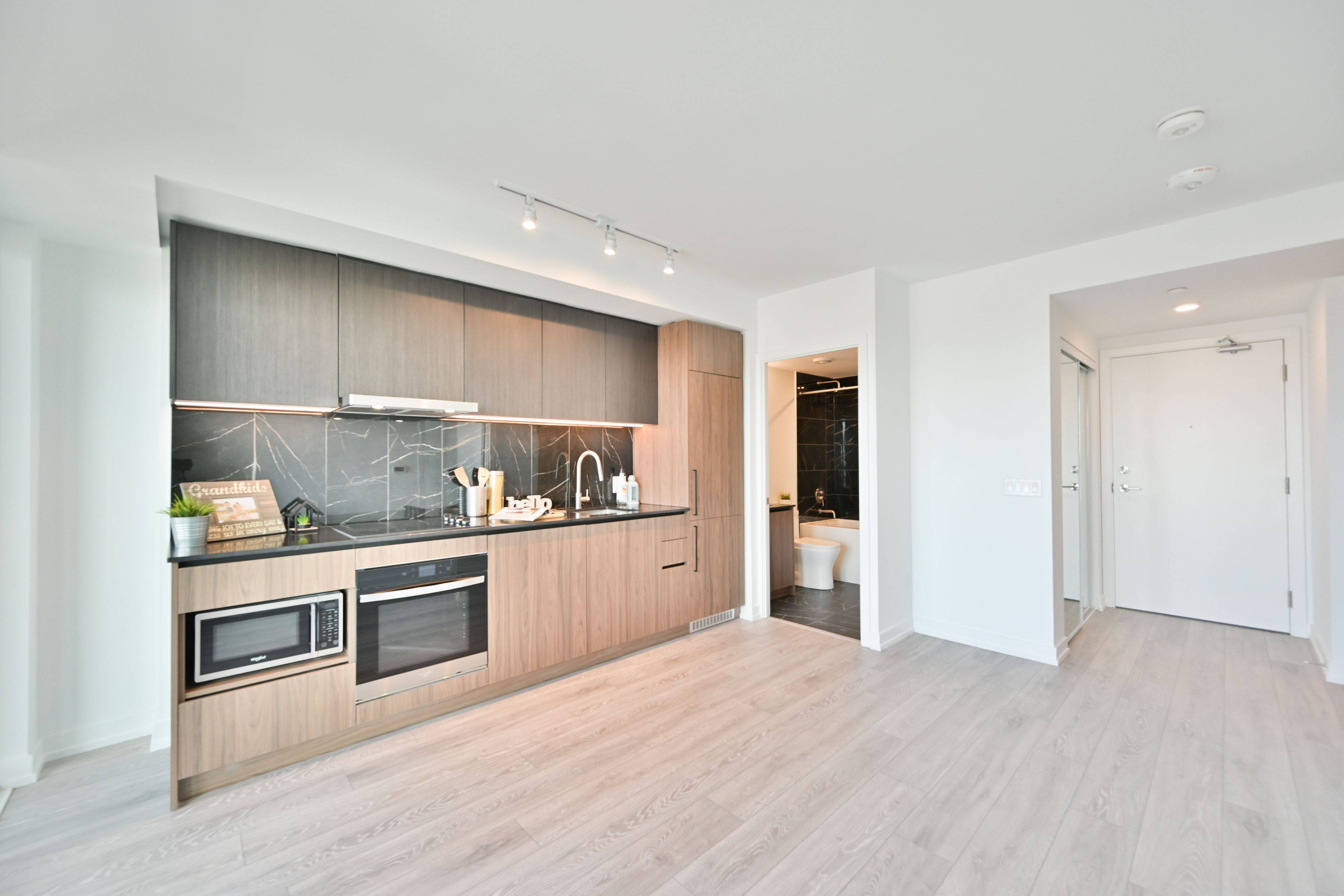 1100 Sheppard AVE W #628, Toronto W05, ON M3J 0H1